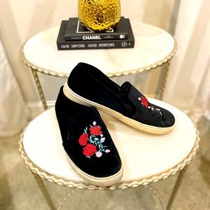 Beautiful slide on for women